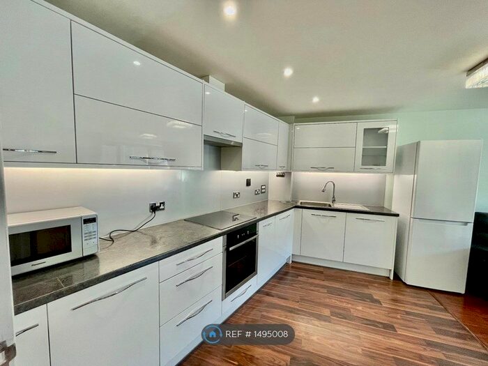 2 Bedroom Flat To Rent In Ashleigh Court, Watford, WD17