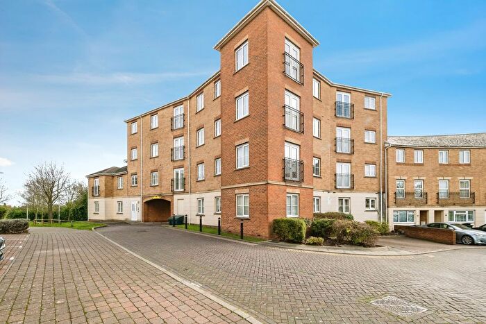 2 Bedroom Flat For Sale In Ulverston, Purfleet-On-Thames, Essex, RM19