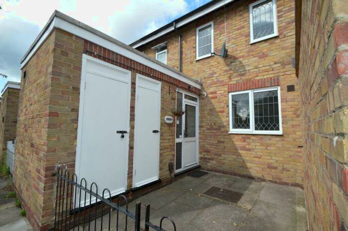 2 Bedroom House To Rent In Chertsey, KT16