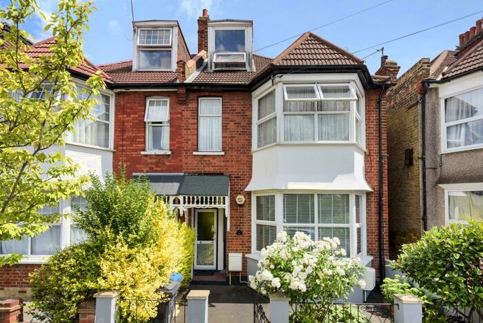 2 Bedroom Maisonette To Rent In Claremont Avenue, New Malden, KT3