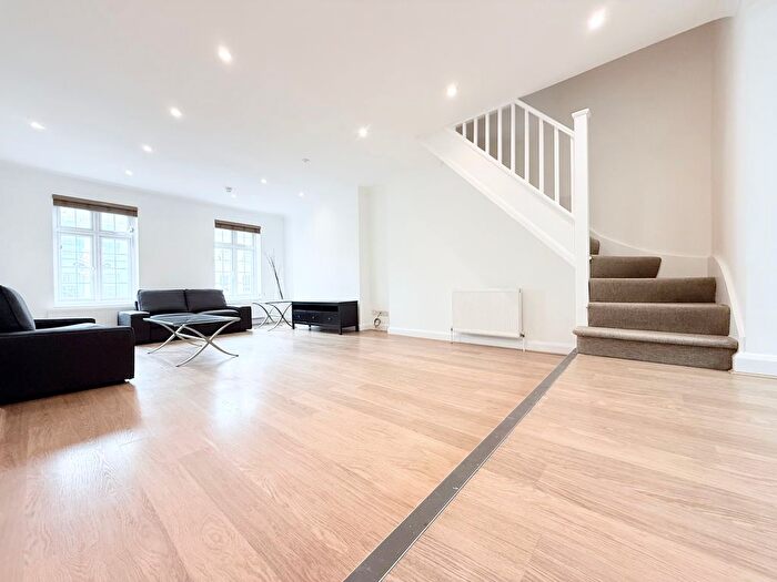 2 Bedroom Maisonette To Rent In Stucley Place, Camden Town, NW1