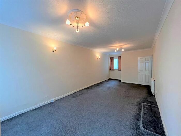 2 Bedroom Flat To Rent In New Road, Portsmouth, PO2
