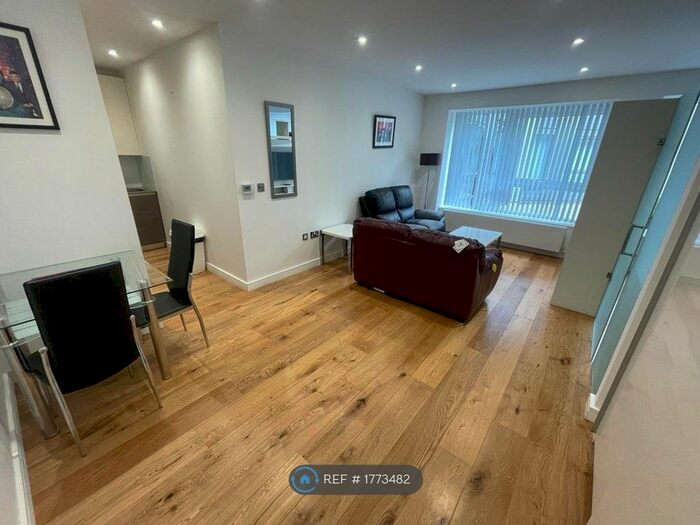 1 Bedroom Flat To Rent In Tryon Apartments, Hounslow, TW3