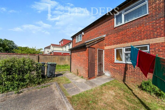 1 Bedroom Flat To Rent In Alder Crescent, Luton, LU3