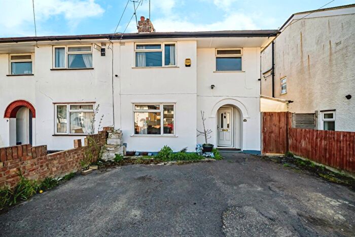 4 Bedroom Semi Detached House For Sale In Bowyer Drive, Slough, SL1