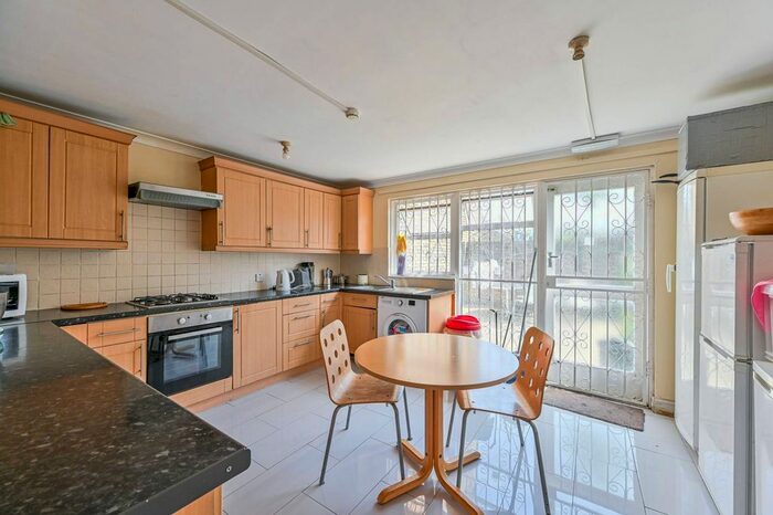 6 Bedroom End Terrace House For Sale In St Lawrence Way, Brixton, London, SW9