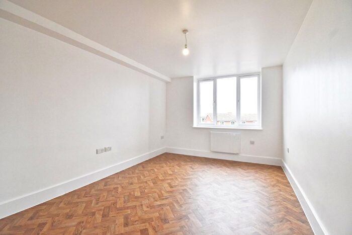 1 Bedroom Flat To Rent In Araby Corner, Shepperton, TW17