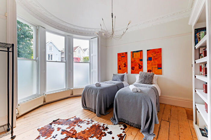 5 Bedroom Semi-Detached House For Sale In Hampton Park, Bristol, BS6