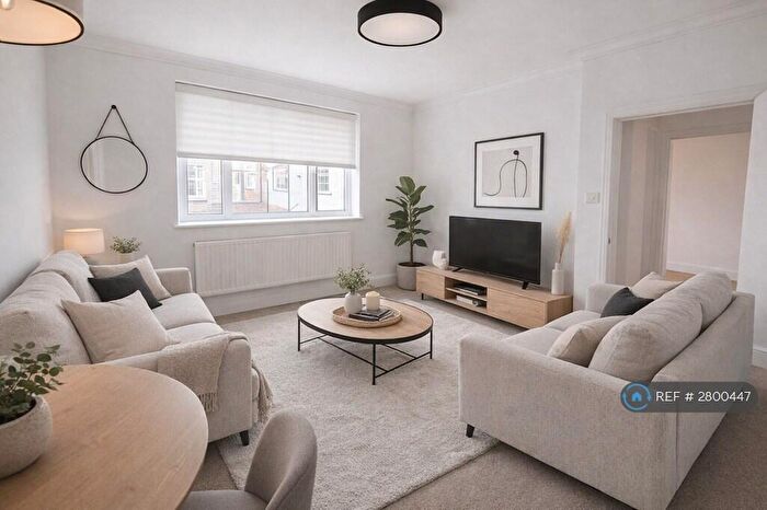 2 Bedroom Flat To Rent In Browns Court Gerrards Cross, Gerrards Cross, SL9