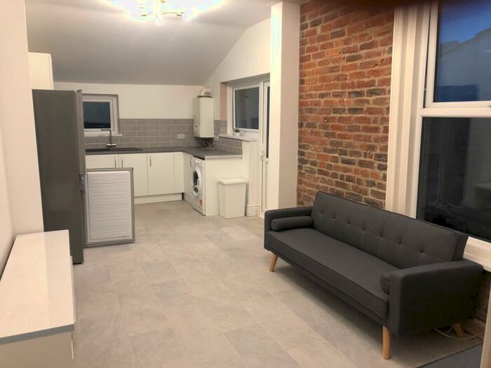 5 Bedroom House To Rent In Bradford Road, Southsea, Hampshire, PO5