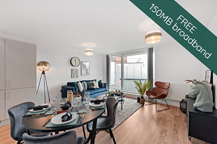1 Bedroom Flat To Rent In Stylus Place, Hayes, UB3