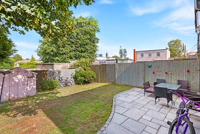 2 Bedroom Maisonette For Sale In Ref: El - Coulsdon Road, Caterham, CR3