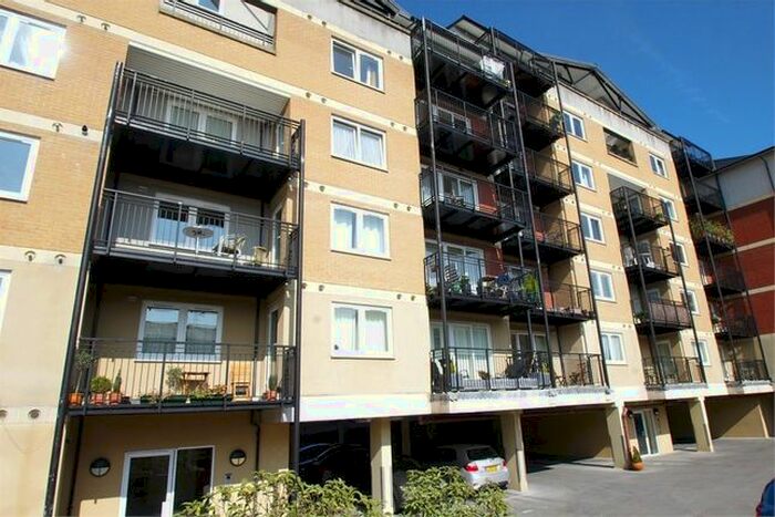 2 Bedroom Flat To Rent In Penn Place, Northway, Rickmansworth, WD3