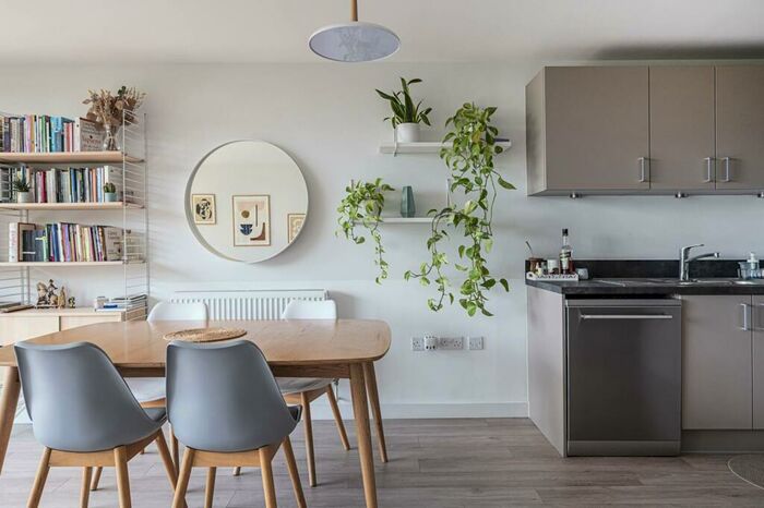 2 Bedroom Flat To Rent In Skylark Point, Stoke Newington, London, N4