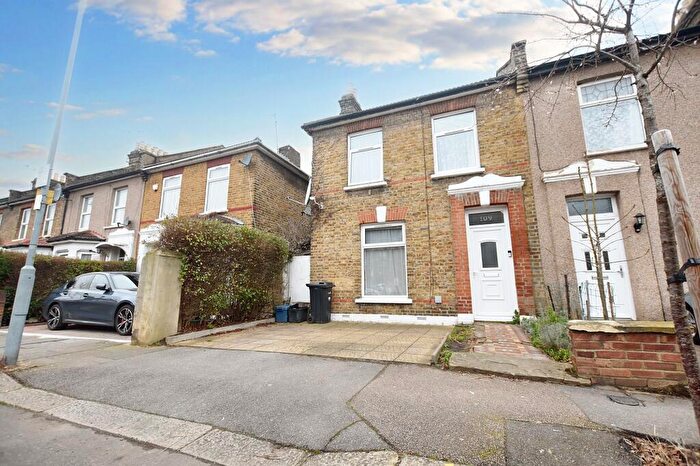 3 Bedroom End Of Terrace House To Rent In Westbury Road, Ilford, IG1