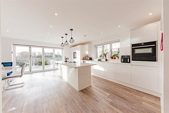 5 Bedroom Detached House For Sale In Foreland Heights, Ramsgate, CT11