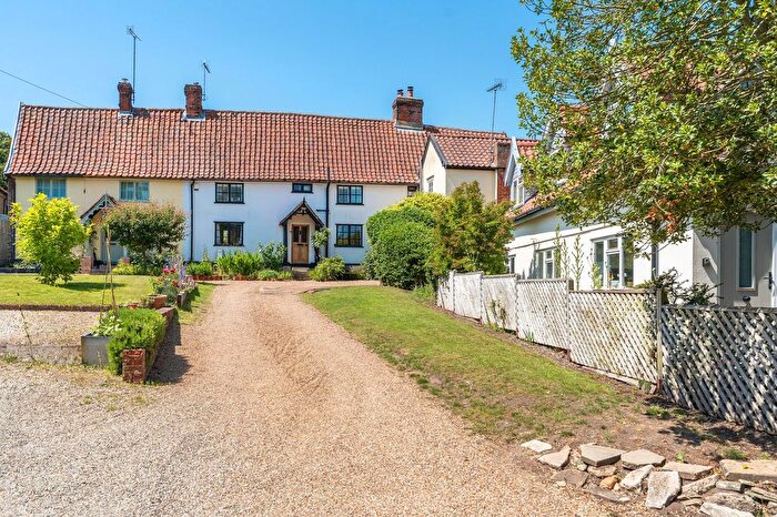 3 Bedroom Cottage For Sale In The Street, Tuddenham, IP6