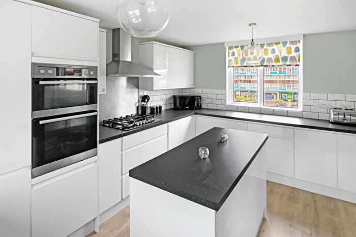 2 Bedroom Flat For Sale In Hambleden Court, Bracknell, RG12
