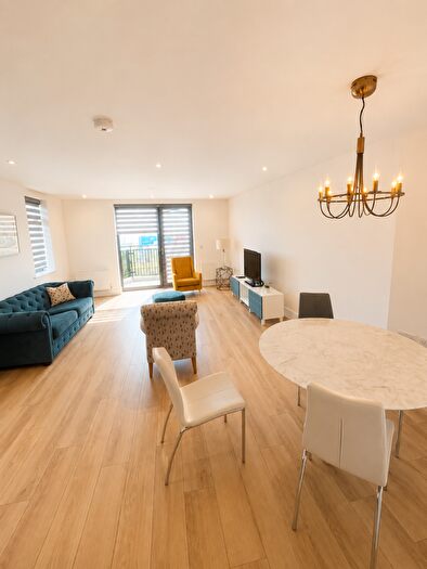 2 Bedroom Flat To Rent In Finchley Lane, London, NW4