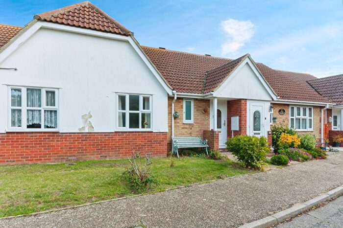 1 Bedroom Bungalow For Sale In Lyon Close, Clacton-On-Sea, Essex, CO15