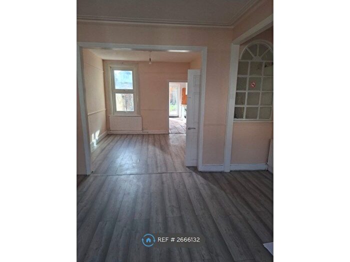 3 Bedroom Terraced House To Rent In Livingstone Road, Gillingham, ME7