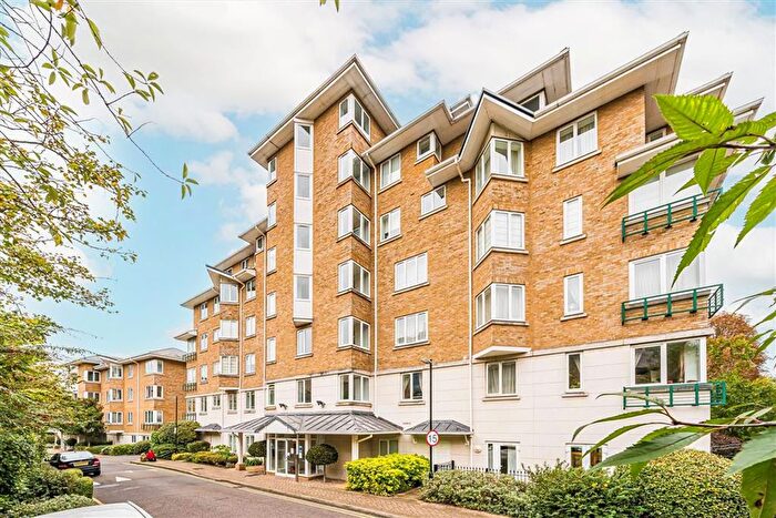 3 Bedroom Flat To Rent In Strand Drive, Kew, TW9