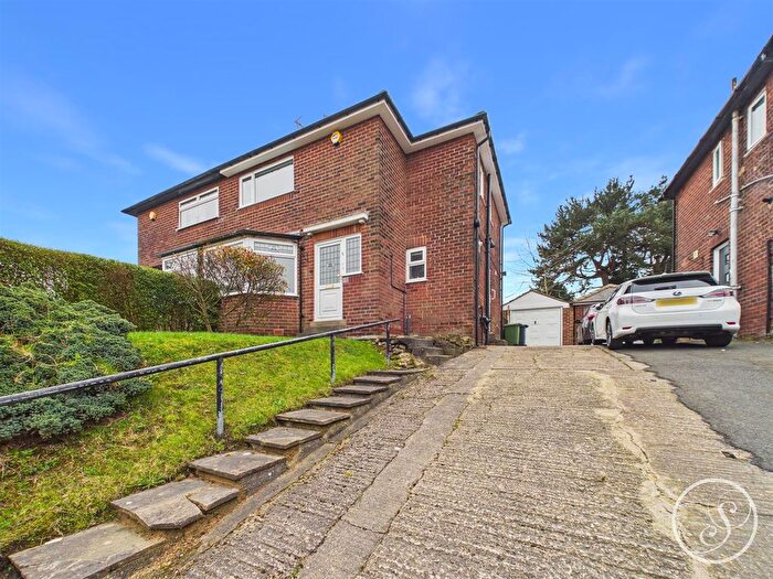 3 Bedroom Semi Detached House For Sale In Primley Park Lane, Leeds, LS17