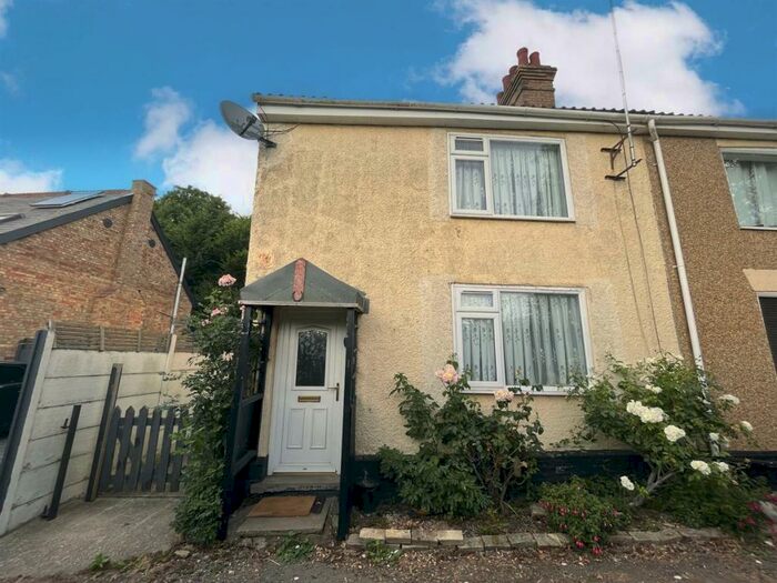 2 Bedroom Cottage For Sale In Sixteen Foot Bank, Stonea, March, PE15