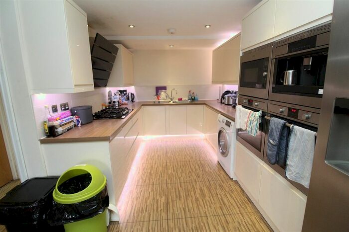 6 Bedroom Flat To Rent In Miskin Street, Cathays, Cardiff, CF24