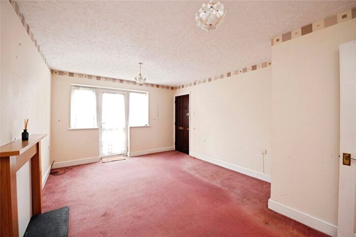 1 Bedroom Flat For Sale In Chapel Lodge, Rainham, RM13