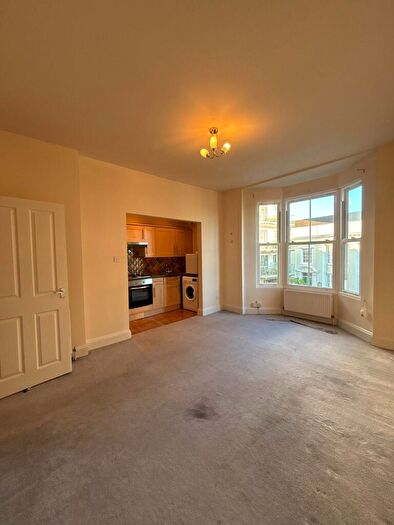 1 Bedroom Flat To Rent In Queens Square, Brighton, BN1