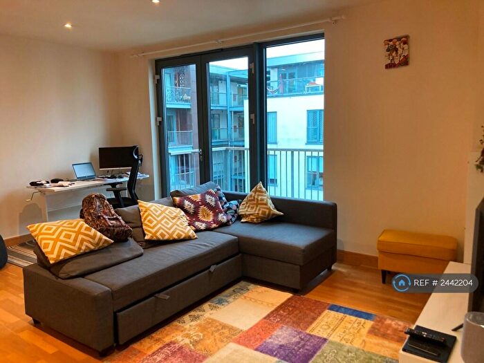 2 Bedroom Flat To Rent In Roach Road, London, E3