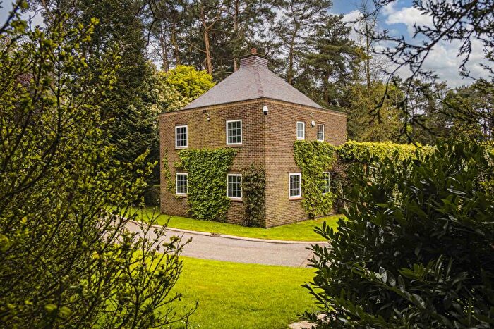 3 Bedroom Detached House To Rent In Hyde Lane, HP3