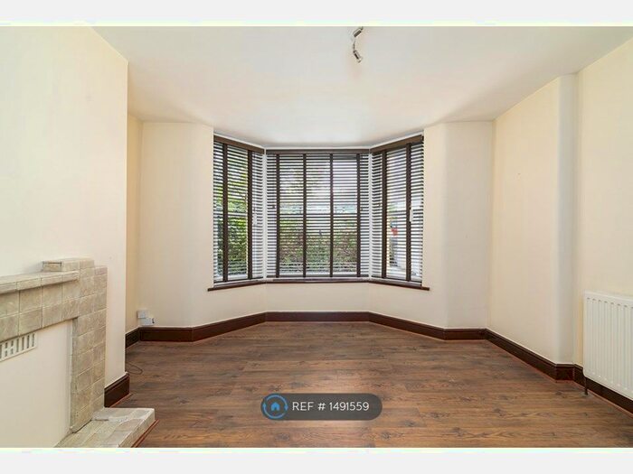 1 Bedroom Flat To Rent In Beversbrook Road, London, N19