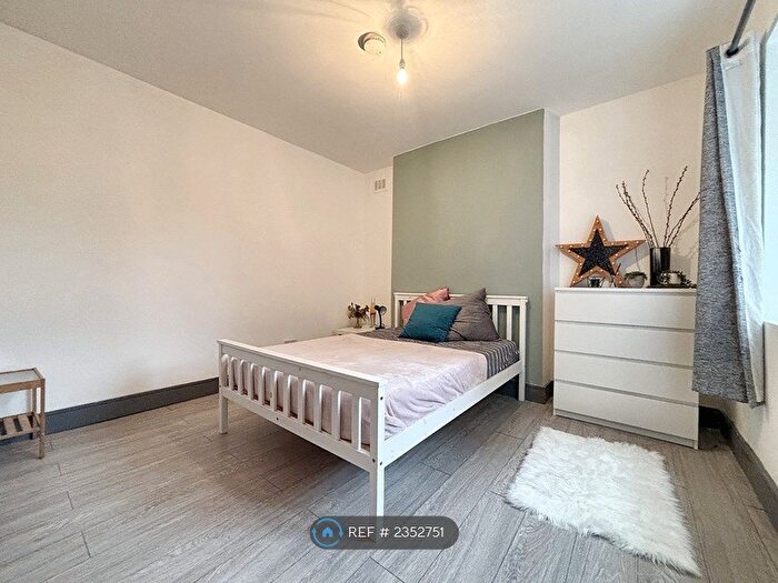 1 Bedroom Flat To Rent In Queens Drive, London, N4