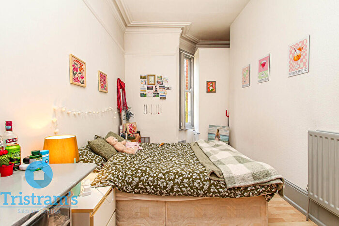 1 Bedroom Flat To Rent In Waterloo Crescent, Nottingham, NG7