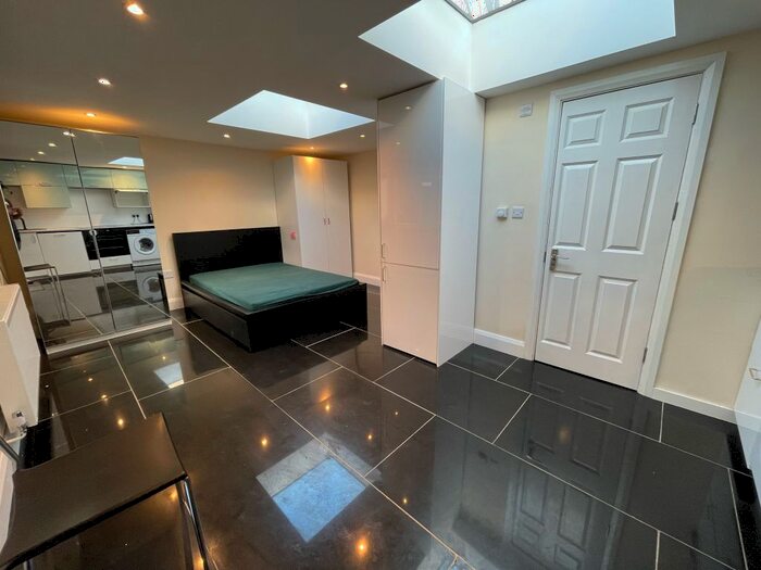 1 Bedroom Studio To Rent In Elm Way, London, NW10