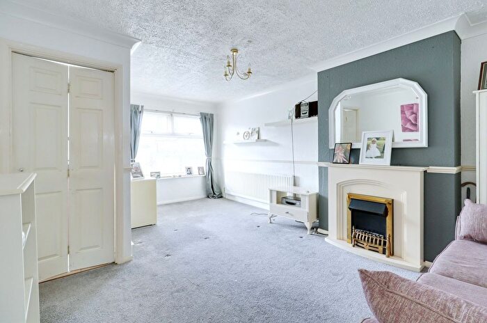 2 Bedroom Semi-Detached Bungalow For Sale In South Hall Drive, Rainham, RM13