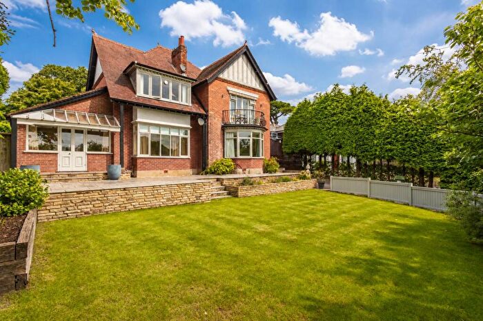 4 Bedroom Flat To Rent In Glengariff Road, Lower Parkstone, Poole, BH14