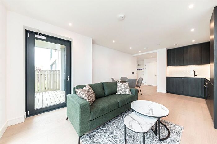 1 Bedroom Flat To Rent In Hawksbury Heights, Hewson Way, London, SE17