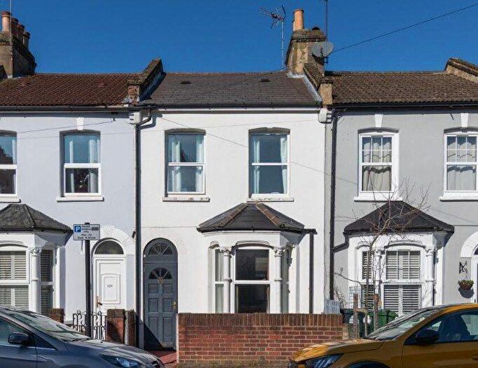 1 Bedroom Flat To Rent In Hollydale Road, Peckham, SE15