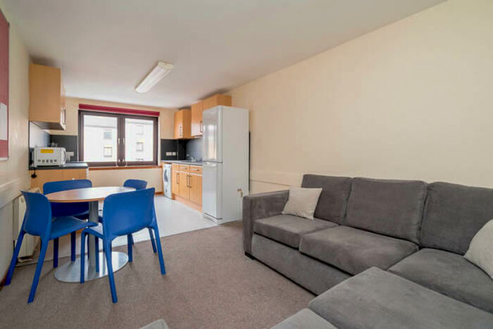 3 Bedroom Flat To Rent In West Bryson Road Edinburgh United Kingdom, EH11