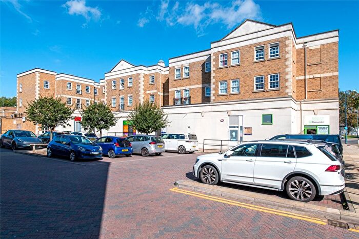 2 Bedroom Flat For Sale In Sandlewood Court, Maidstone, Kent, ME16