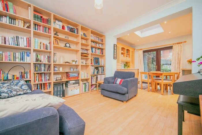 3 Bedroom Detached House For Sale In Tuddenham Avenue, Ipswich, IP4