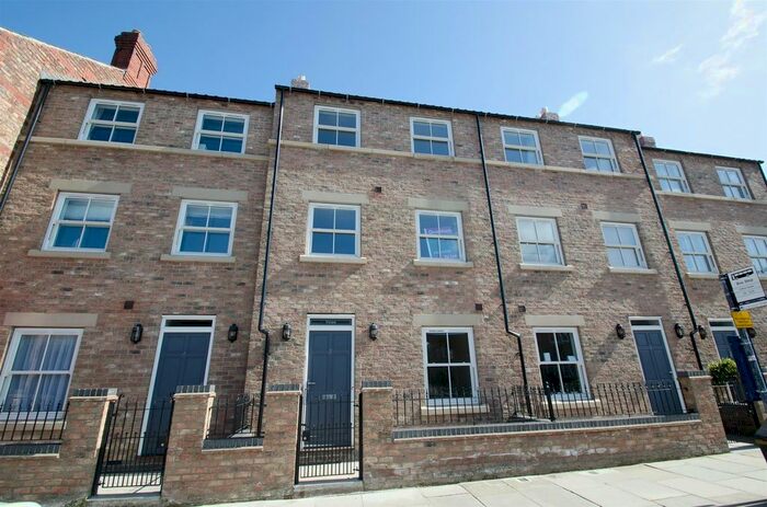 4 Bedroom Town House To Rent In Pulleyn Mews, York, YO30