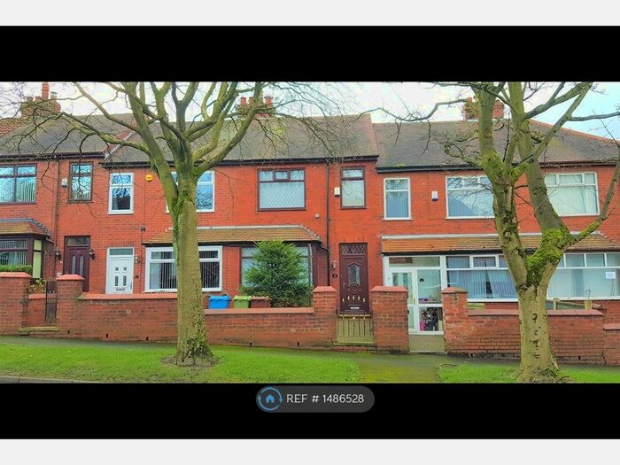 3 Bedroom Terraced House To Rent In Repton Avenue, Oldham, OL8