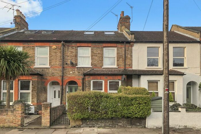 2 Bedroom Flat For Sale In Glenfield Road, London, W13