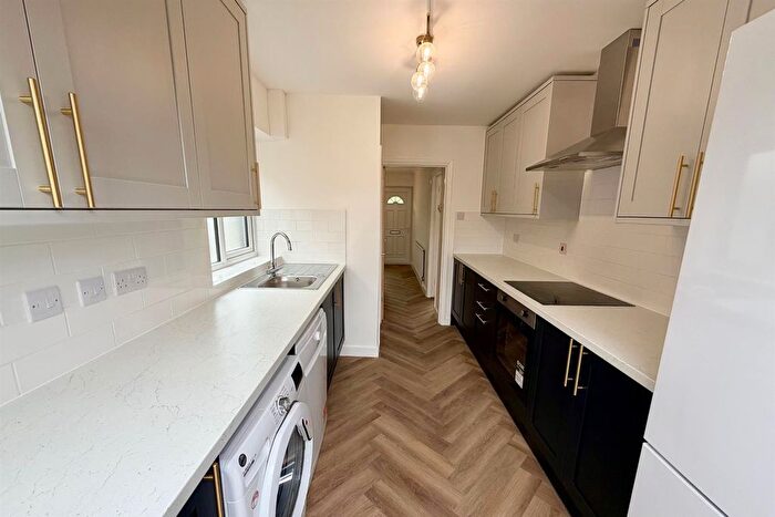 3 Bedroom Semi Detached House To Rent In Uxbridge Road, Hayes, UB4