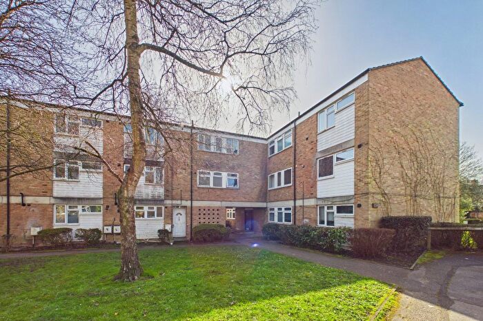 2 Bedroom Flat For Sale In Lydbury, Bracknell, Berkshire, RG12