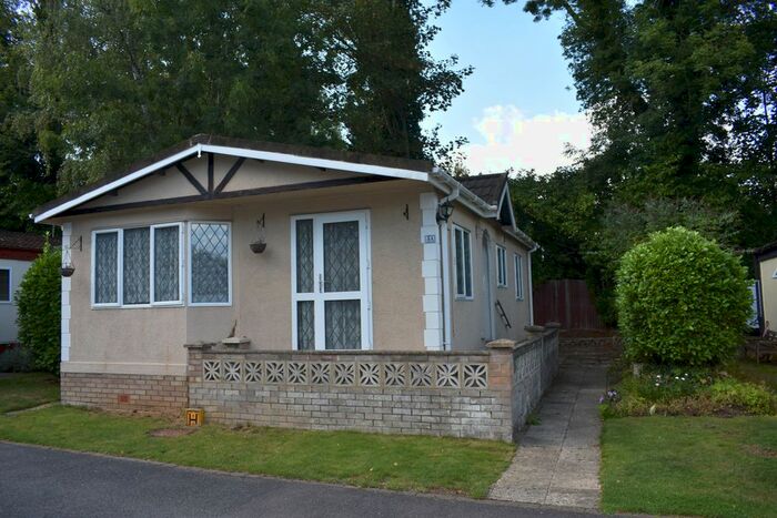 2 Bedroom Mobile/park Home To Rent In Chandlers Lane, Chandlers Cross, Rickmansworth, WD3